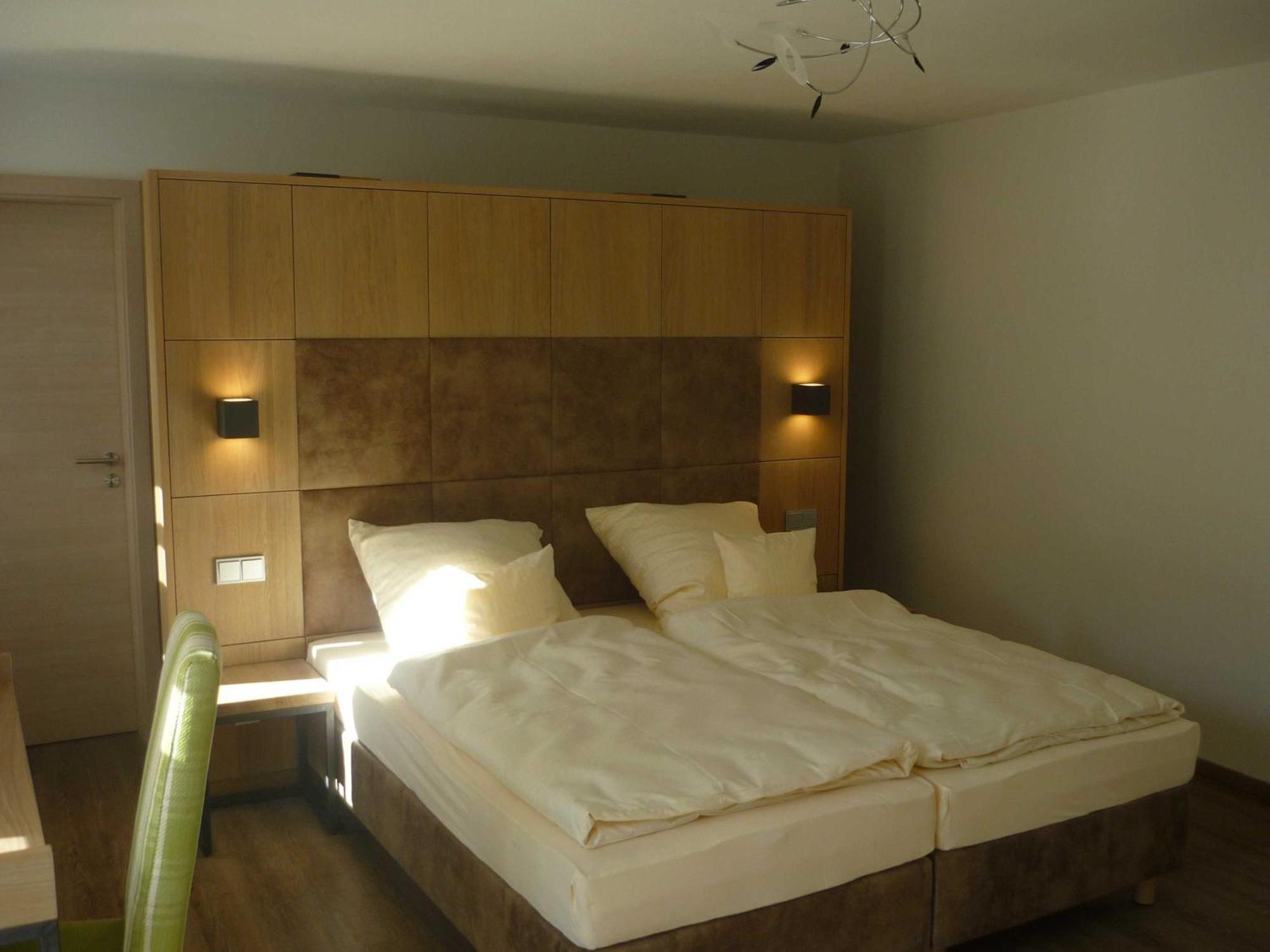 Ferienwohnungen Beim Hotel Zur Post, Erlau 埃劳 外观 照片