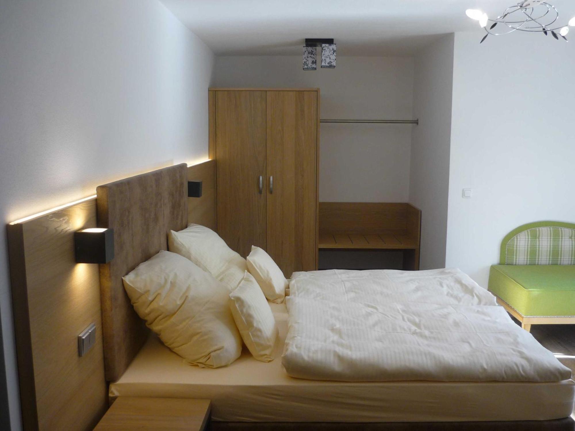 Ferienwohnungen Beim Hotel Zur Post, Erlau 埃劳 外观 照片